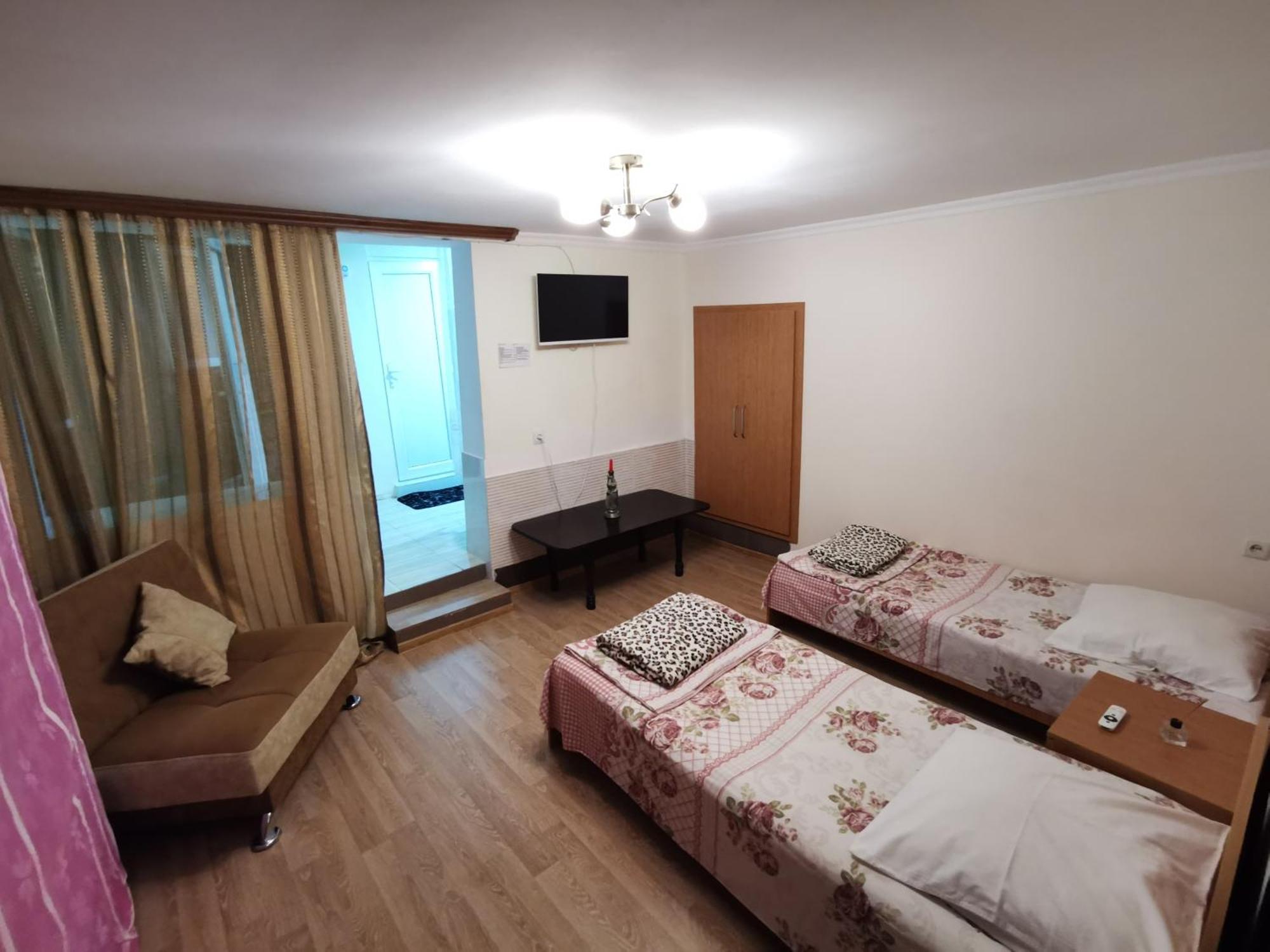 Guest House Natia Tbilisi Exterior photo